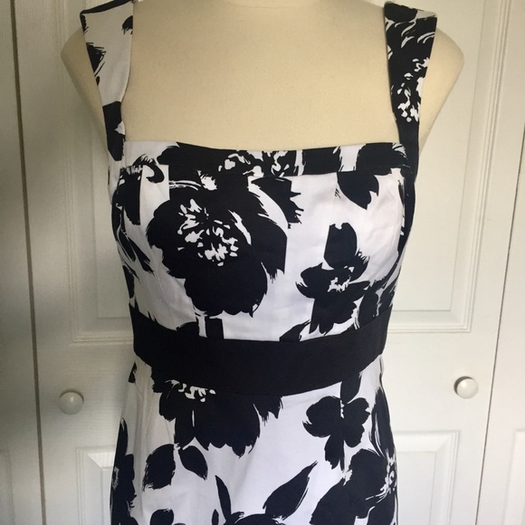 White House Black Market Floral Sheath Dress - Picture 2 of 9